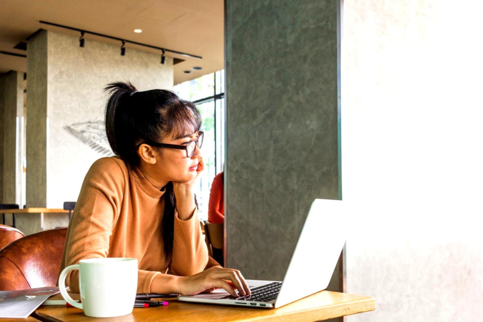 Espacio de trabajo colaborativo con análisis financiero